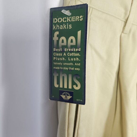 NWT Dockers Mens 36x34 Beige  Relaxed Fit Pleated Cuffed Chino Khaki Pants - Picture 2 of 8
